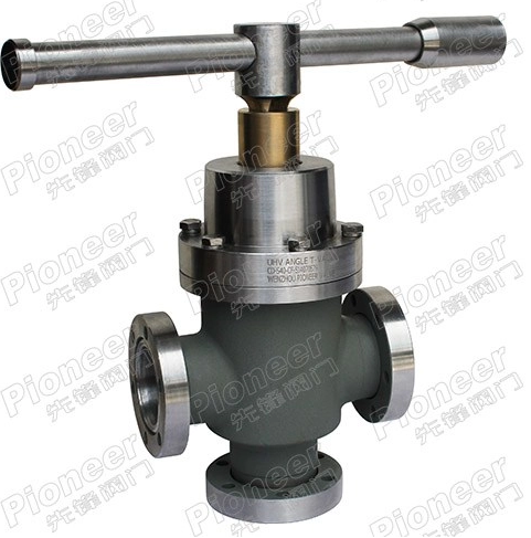 При каком давлении открывается вакуумный клапан?